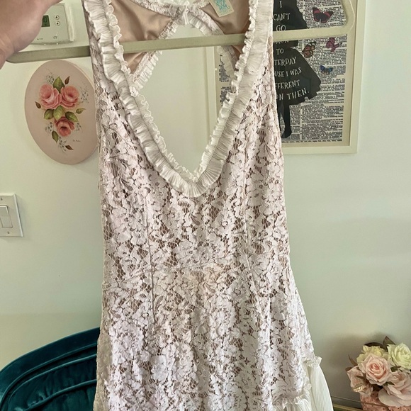 ๐ **Musette White Lace Dress - Size Small** ๐ - Picture 2 of 8